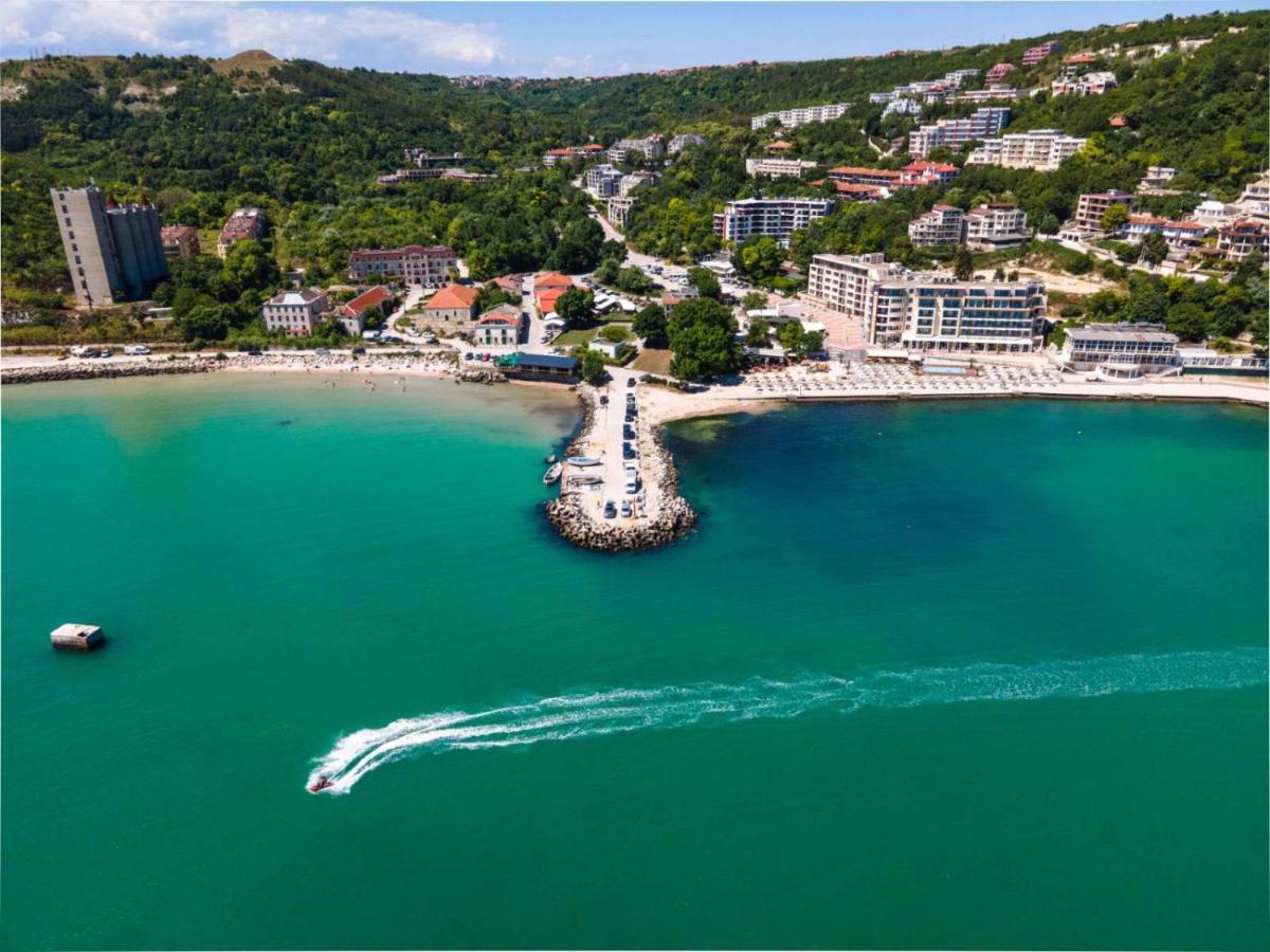 Royal Grand Hotel And Spa Καβάρνα Εξωτερικό φωτογραφία